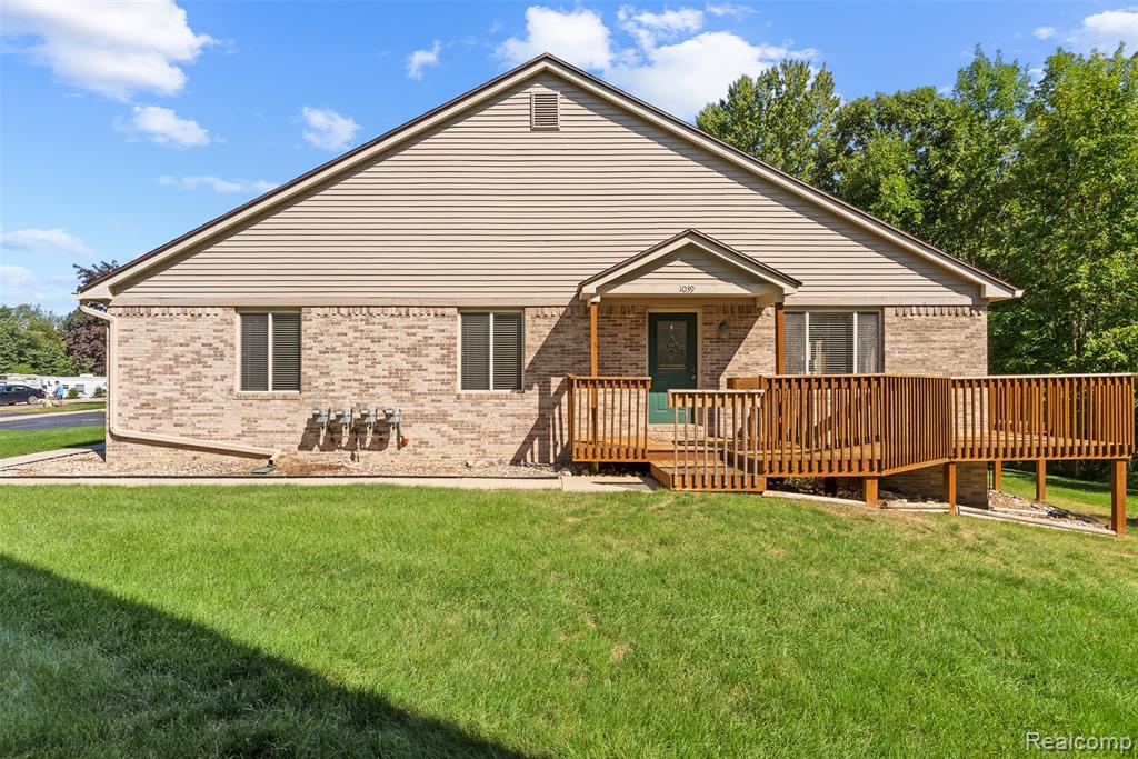 1039 Old Leake Court, 200, Holly, MI 48442 — front exterior