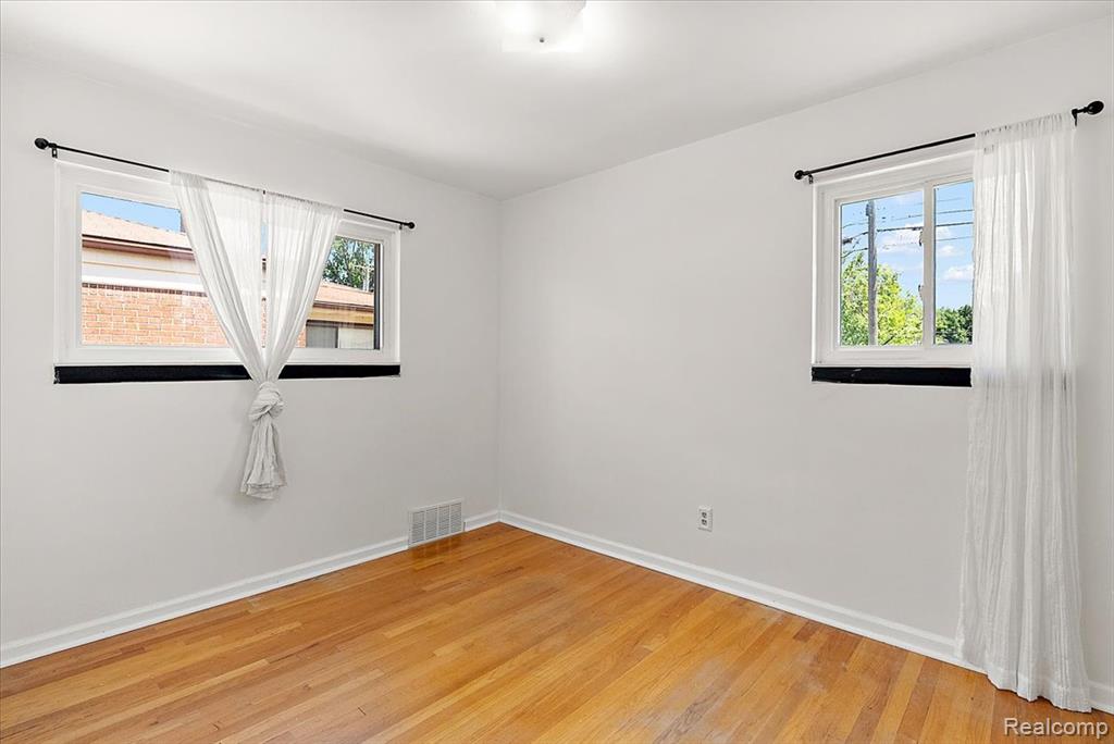 4205 Katherine Street, Dearborn Heights, MI 48125 — Photo 17