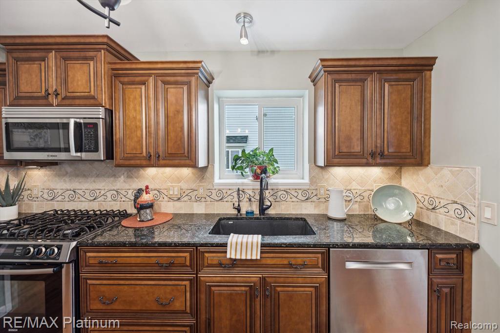585 Snowfall Court, Howell, MI 48843 — Photo 13