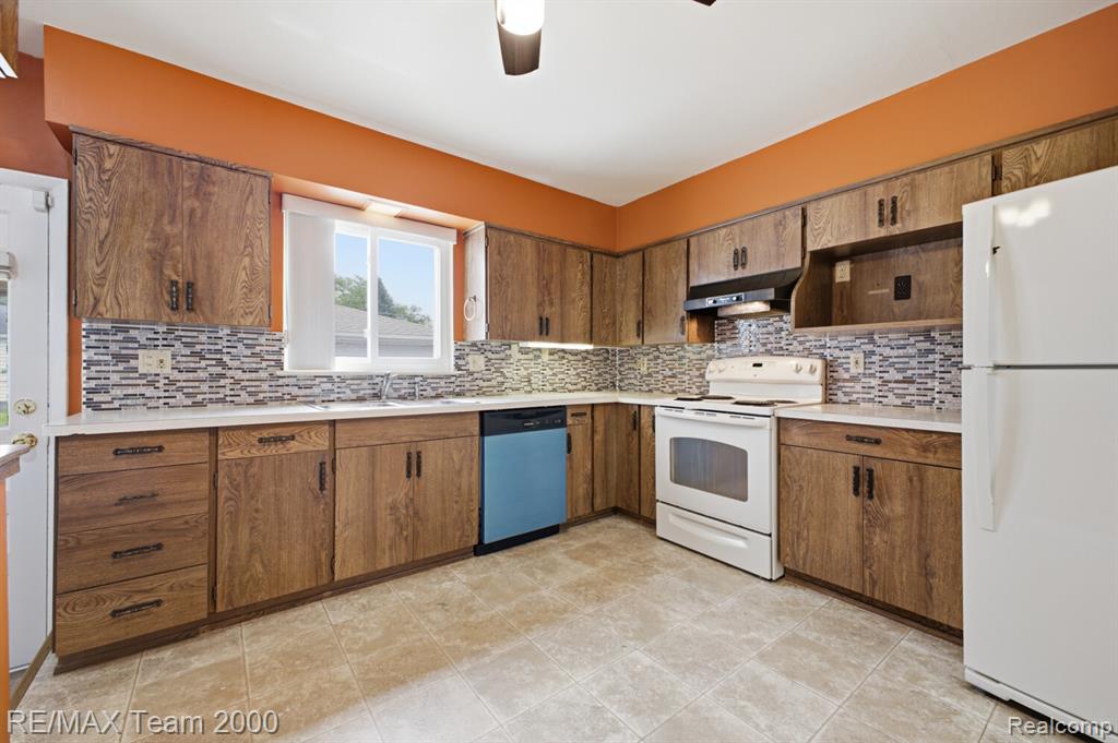 8512 Norborne Avenue, Dearborn Heights, MI 48127 — Photo 7