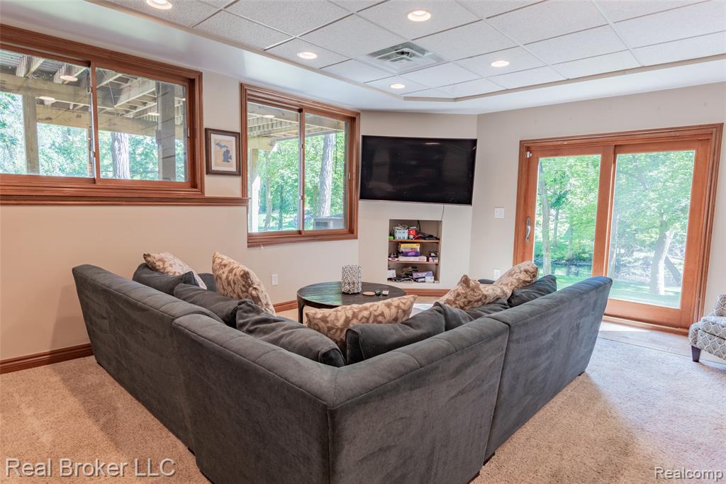 816 Seager Street, Commerce Twp, MI 48390 — Photo 32