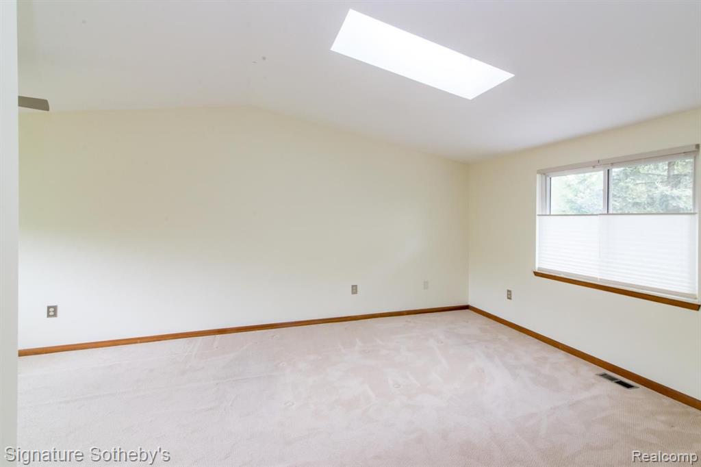 6279 WALKER Court, Troy, MI 48085 — Photo 37