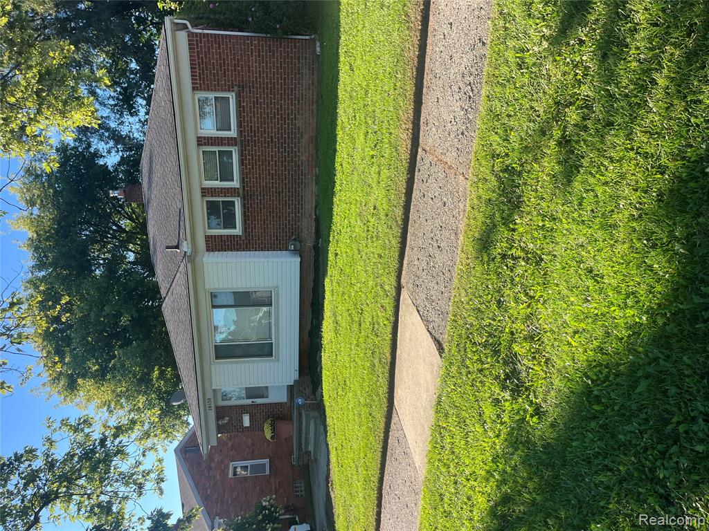 18450 Buckhannon Street, Roseville, MI 48066
