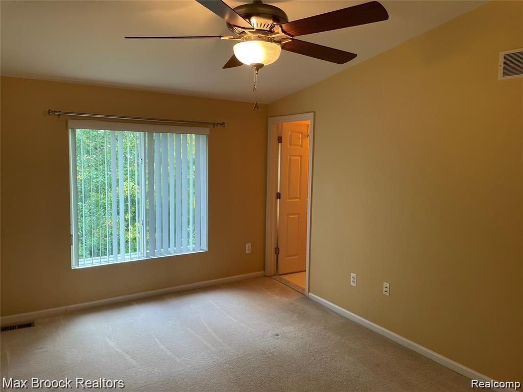 754 SANDALWOOD Drive, Troy, MI 48085 — Photo 32