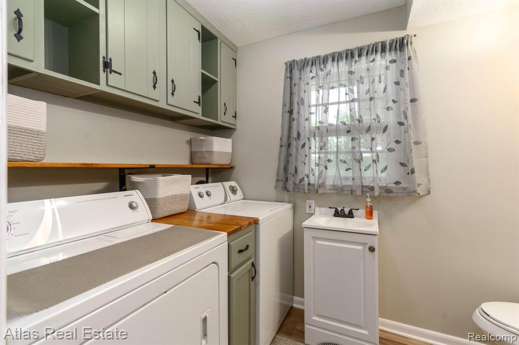 9450 HOGAN Road, Fenton, MI 48430 — Photo 23