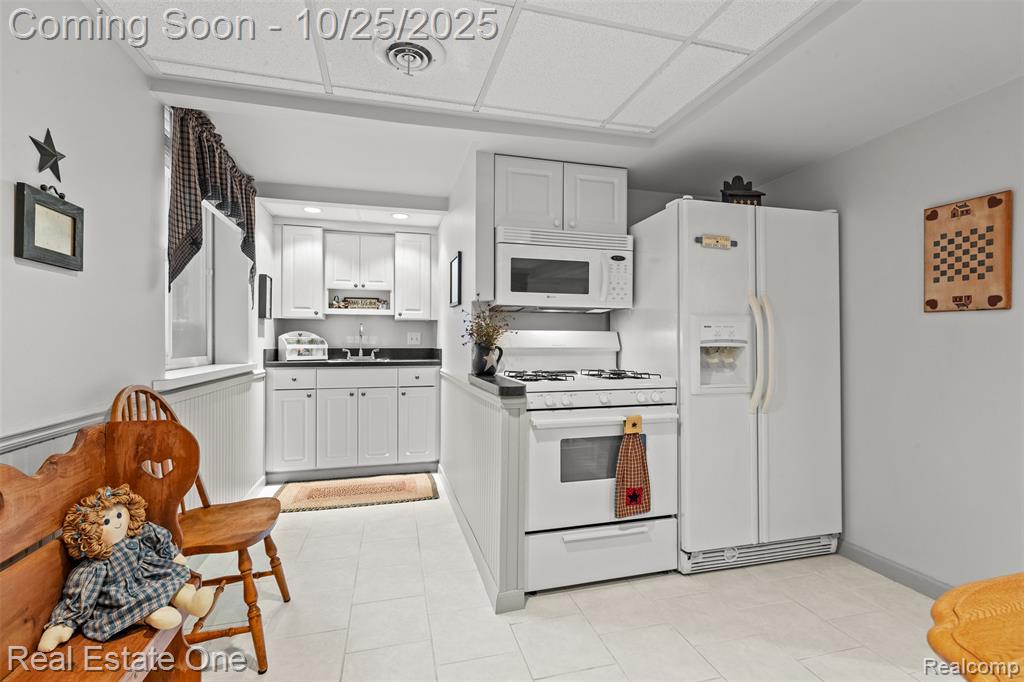 5580 Elmhurst Drive, Trenton, MI 48183 — Photo 29