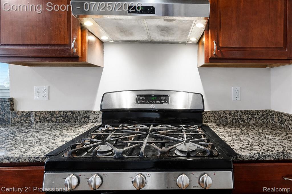 27089 Maxwell Court, Novi, MI — Photo 27