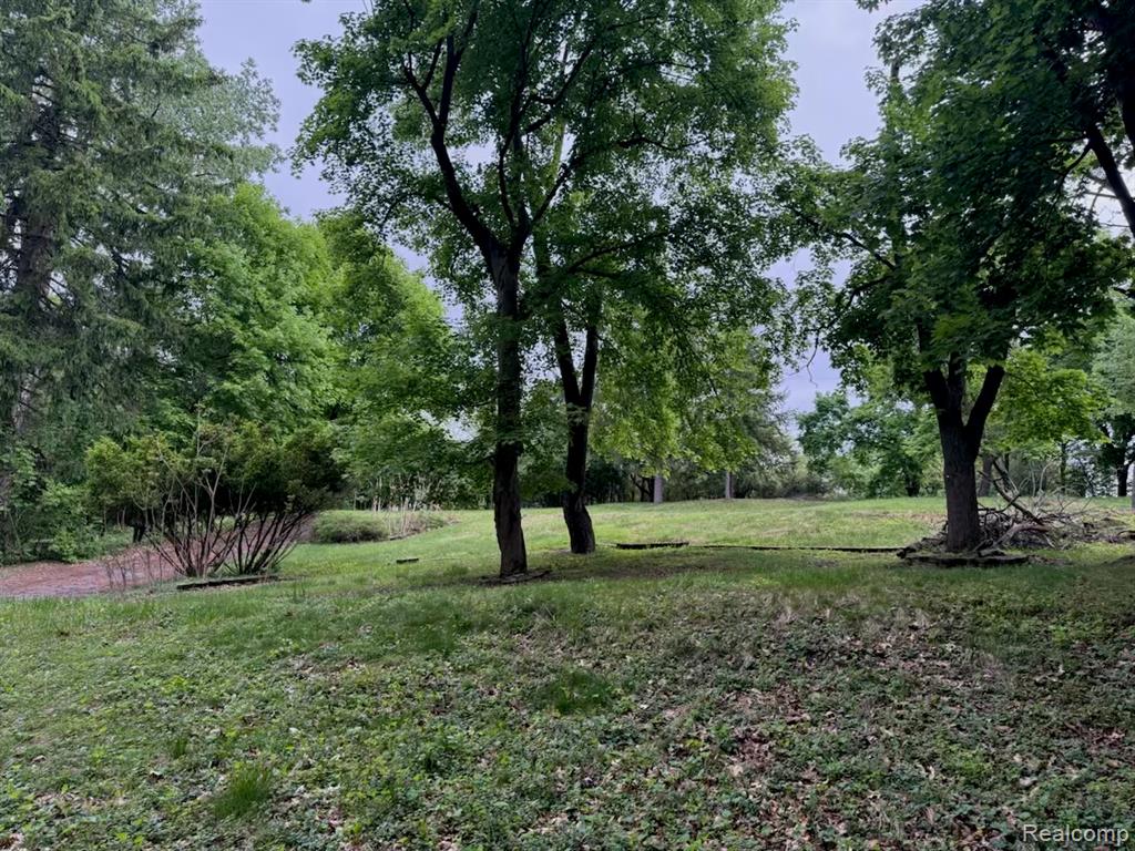 5050 PONVALLEY Road, Bloomfield Hills, MI 48302