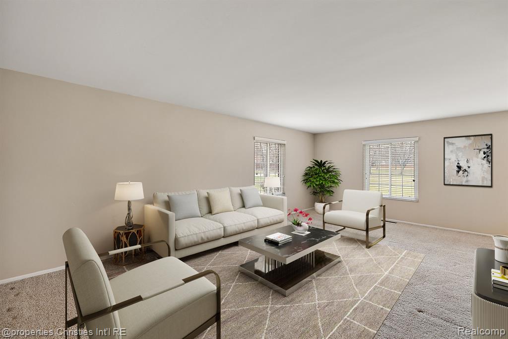 636 E FOX HILLS Drive, Bloomfield Hills, MI 48304 — Photo 10