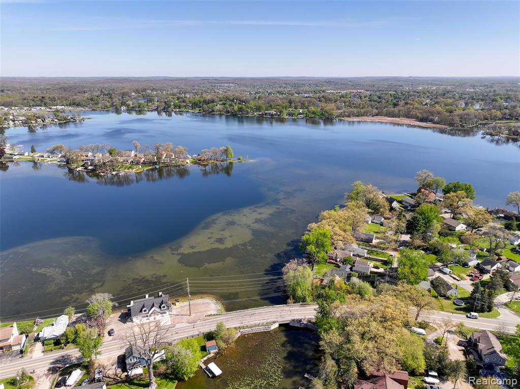 10094 Elizabeth Lake Road, White Lake, MI — Photo 36