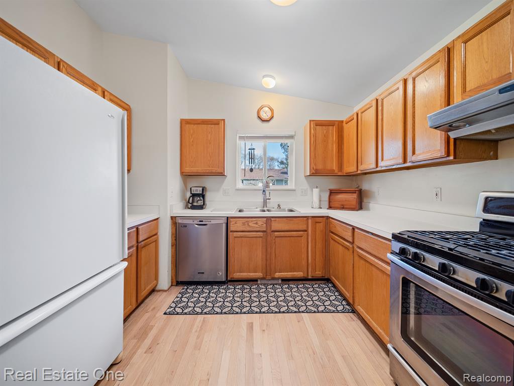 642 E HAMBURG Street, Pinckney, MI 48169 — Photo 7