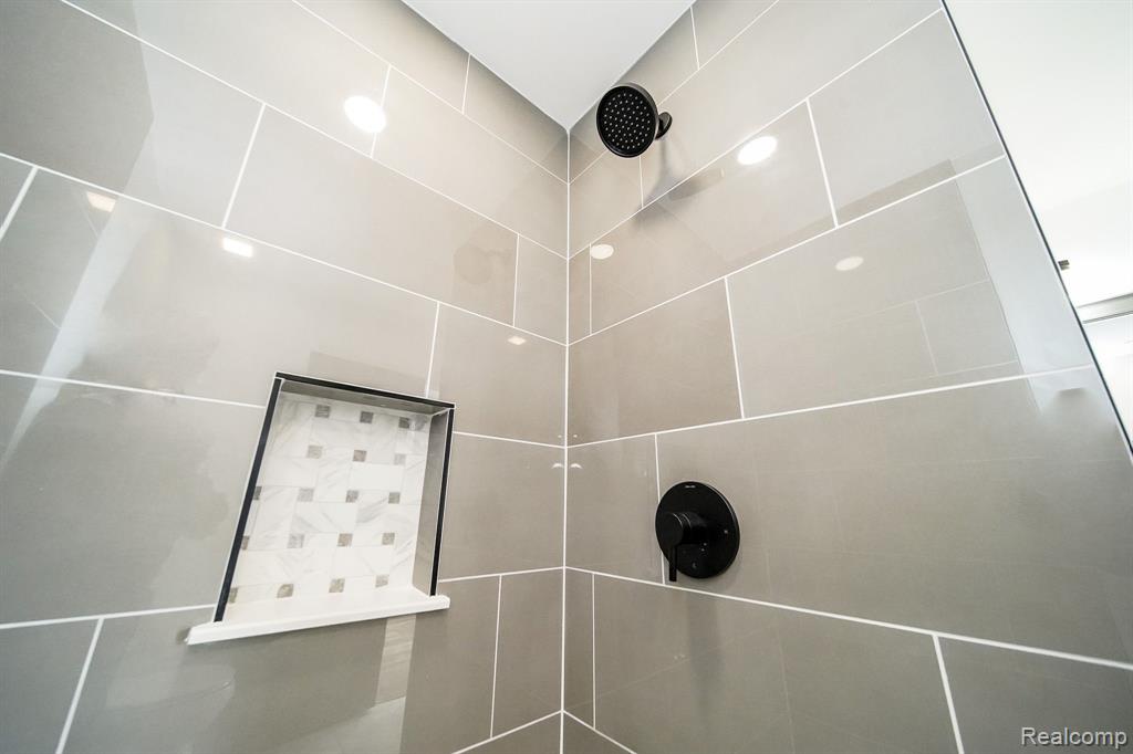 6522 ELLINWOOD Drive, White Lake, MI 48383 — Photo 54