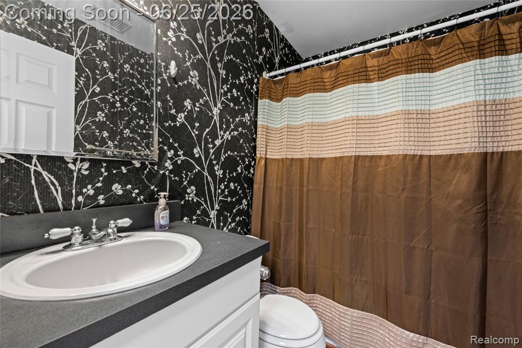 33693 Pondview Circle, Livonia, MI 48152 — Photo 15