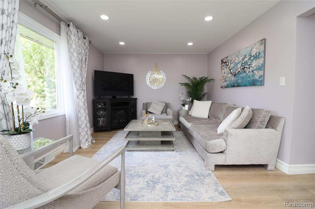 6840 N Silvery Lane, Dearborn Heights, MI 48127 — Photo 13