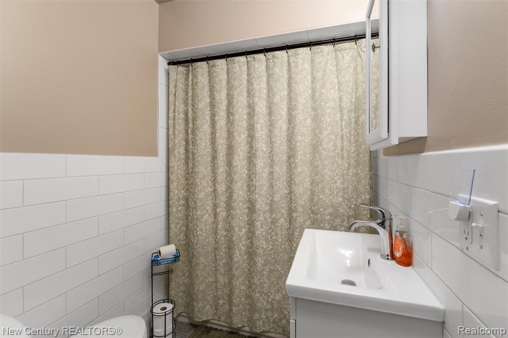5763 Graves Street, Waterford, MI 48327 — Photo 17
