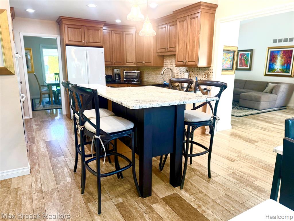 4784 S VALLEYVIEW Road, West Bloomfield, MI 48323 — Photo 14