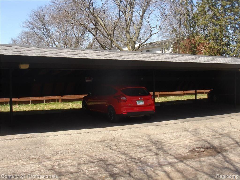 616 E Fox Hills Drive, Bloomfield Hills, MI 48304 — Photo 21