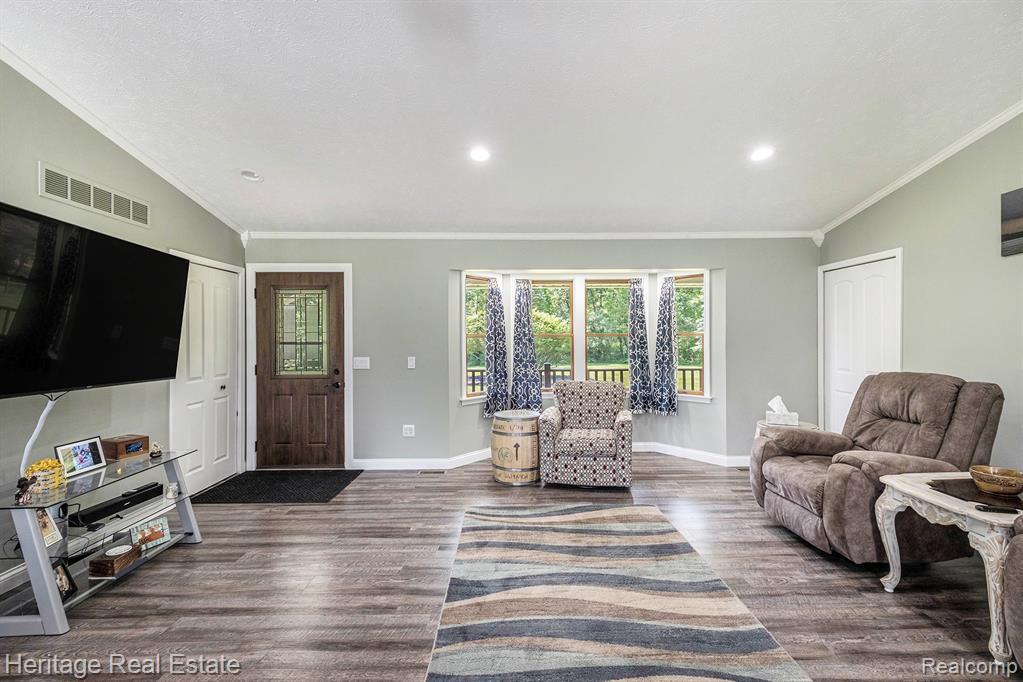 4864 Holmes Road, Goodrich Vlg, MI — Photo 4