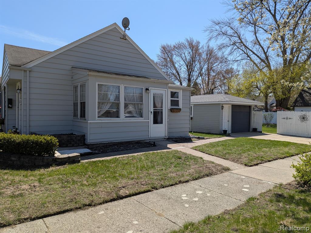88 CROCKER Boulevard, Mount Clemens, MI 48043 — Photo 2