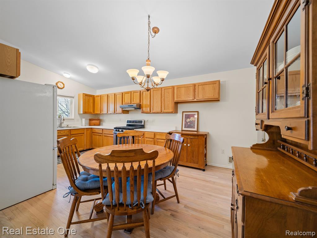 642 E HAMBURG Street, Pinckney, MI 48169 — Photo 6