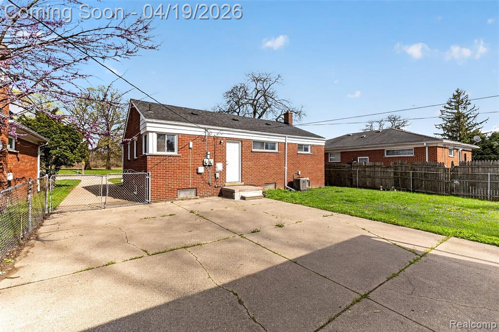 9075 W Parkway Street, Detroit, MI 48239 — Photo 38