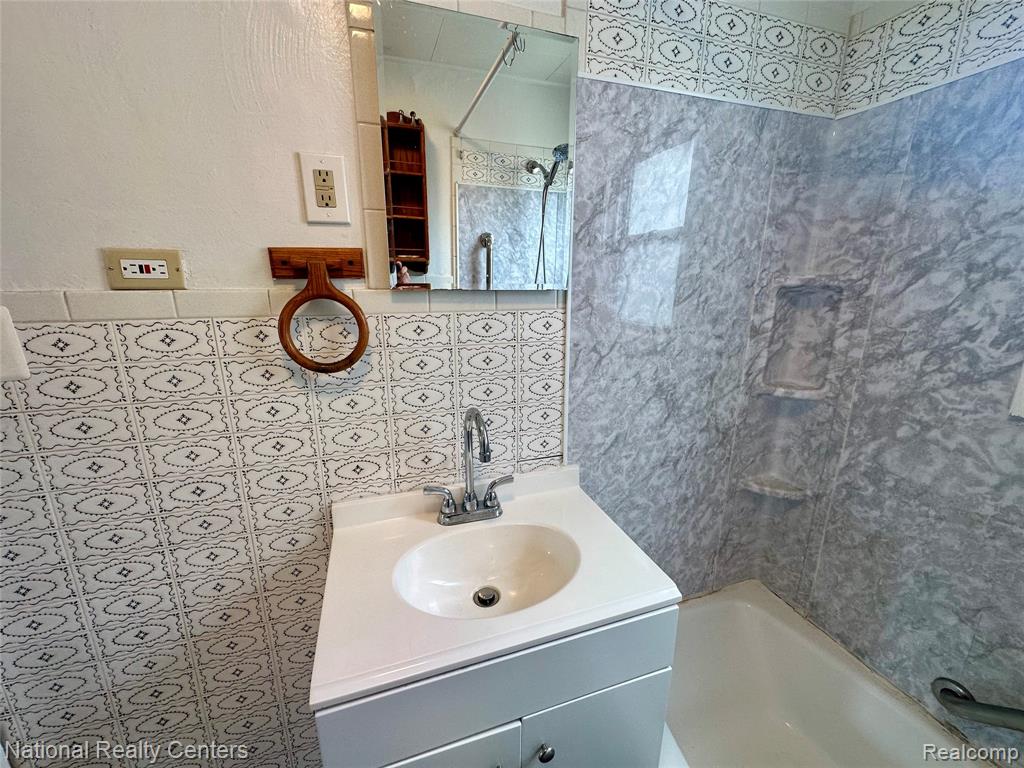 3291 Drexel Avenue, Flint, MI 48506 — Photo 17