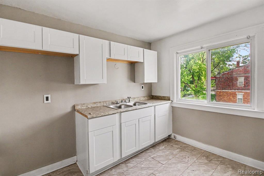 16728-16730 Woodingham Drive, Detroit, MI 48221 — Photo 9