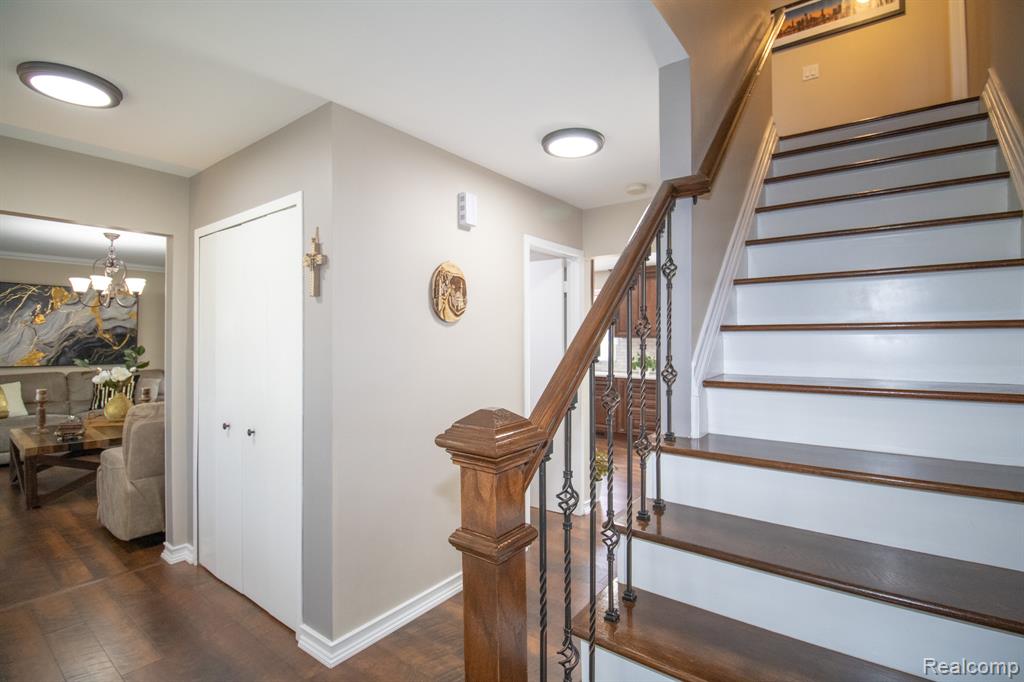 7878 Capri Drive, Canton, MI 48187 — Photo 32