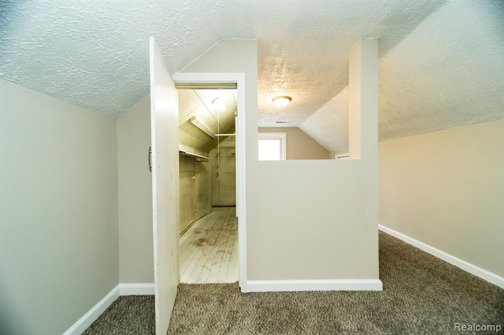 634 W HARWOOD Avenue, Madison Heights, MI 48071 — Photo 38
