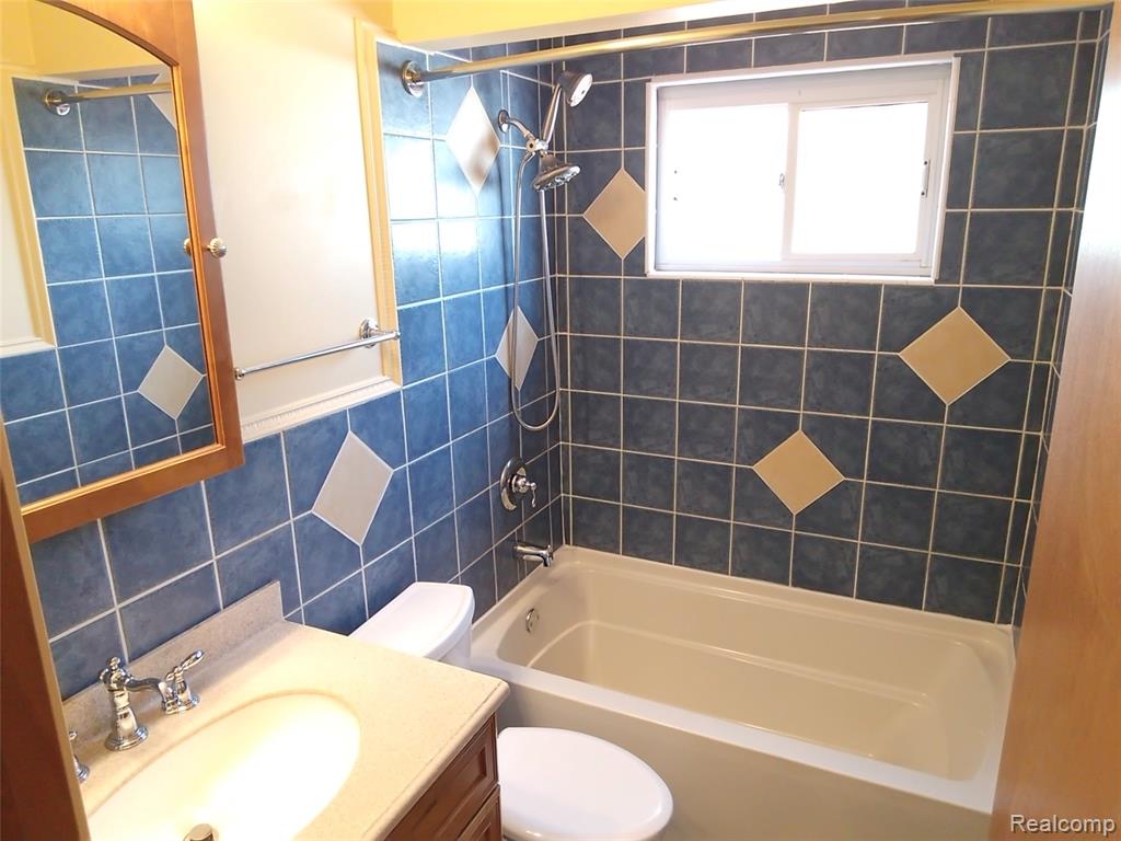 8283 Christine Street, Warren, MI 48093 — Photo 9