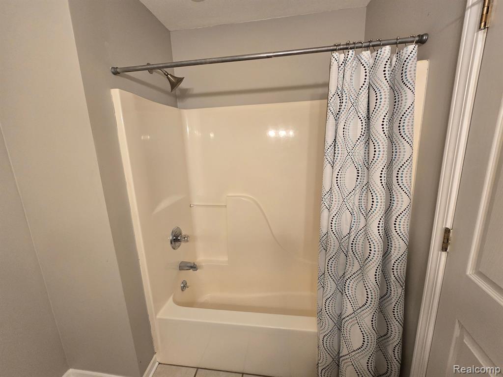 12516 Saint Andrews Way, 23, Fenton, MI 48430 — Photo 18