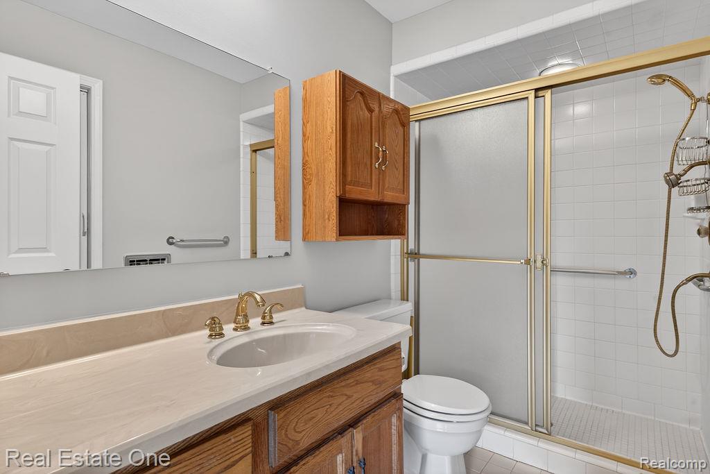 42660 Elizabeth Place, Clinton Twp, MI 48038 — Photo 32
