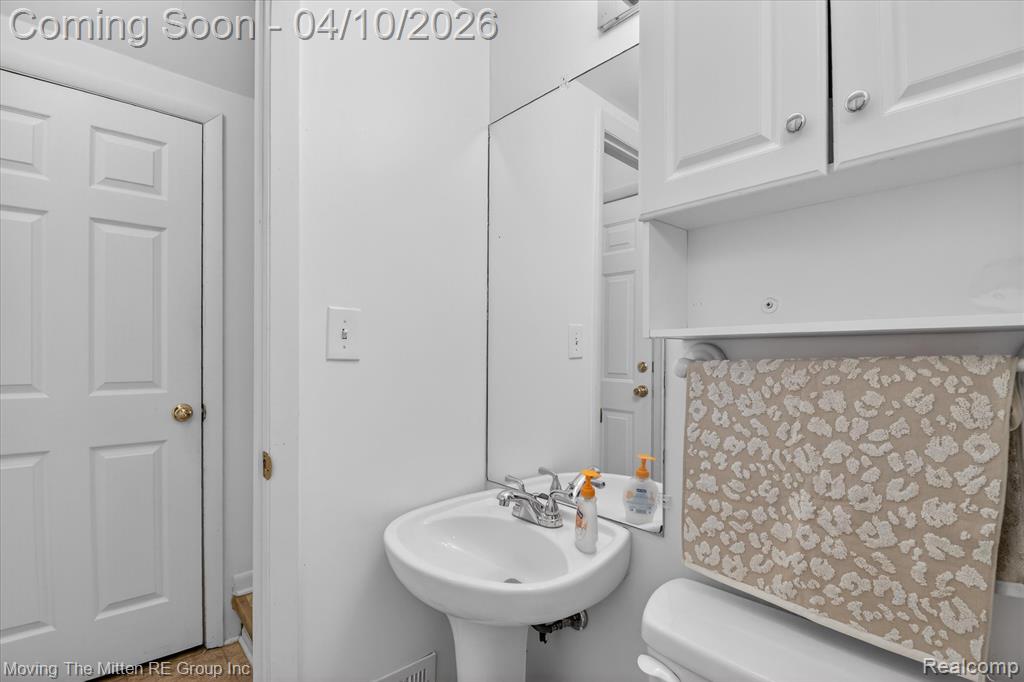 8672 Hemlock Court, Ypsilanti, MI 48198 — Photo 18