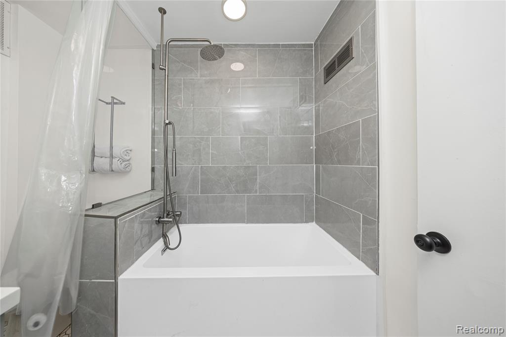 817 Fernwood Road, Royal Oak, MI 48067 — Photo 20