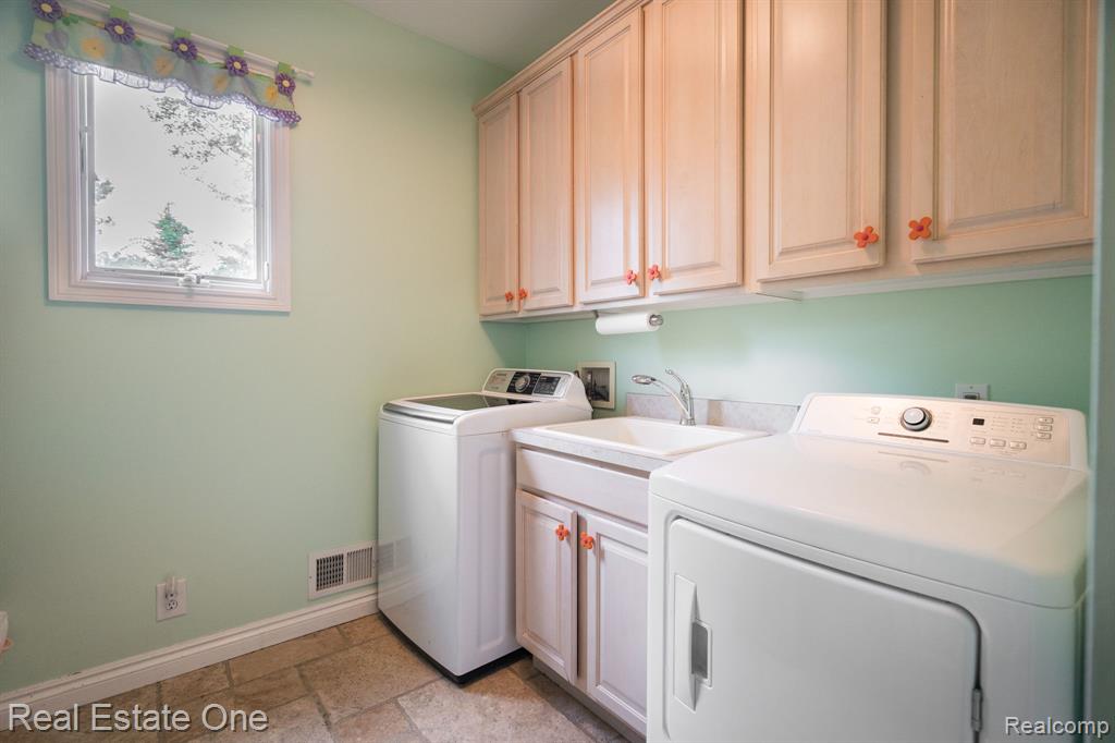 6120 EVANSWOOD Road, Troy, MI, 48085