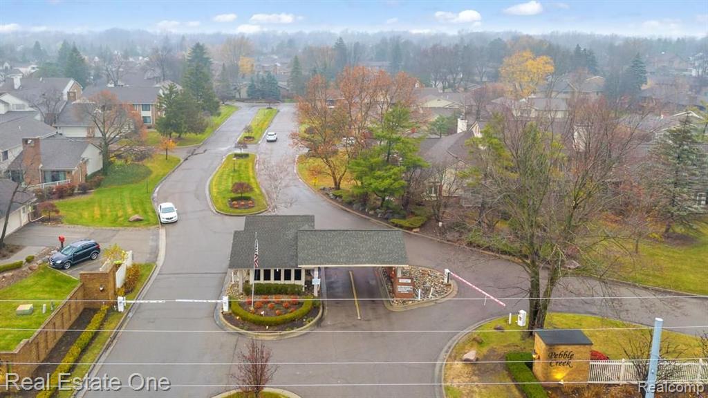 7404 PEBBLE POINT, West Bloomfield, MI — Photo 28