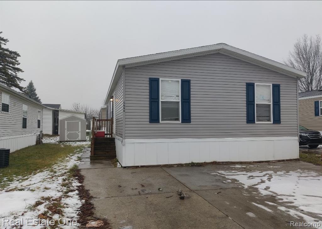 15990 Villaire Ave., Clinton Twp, MI 48038