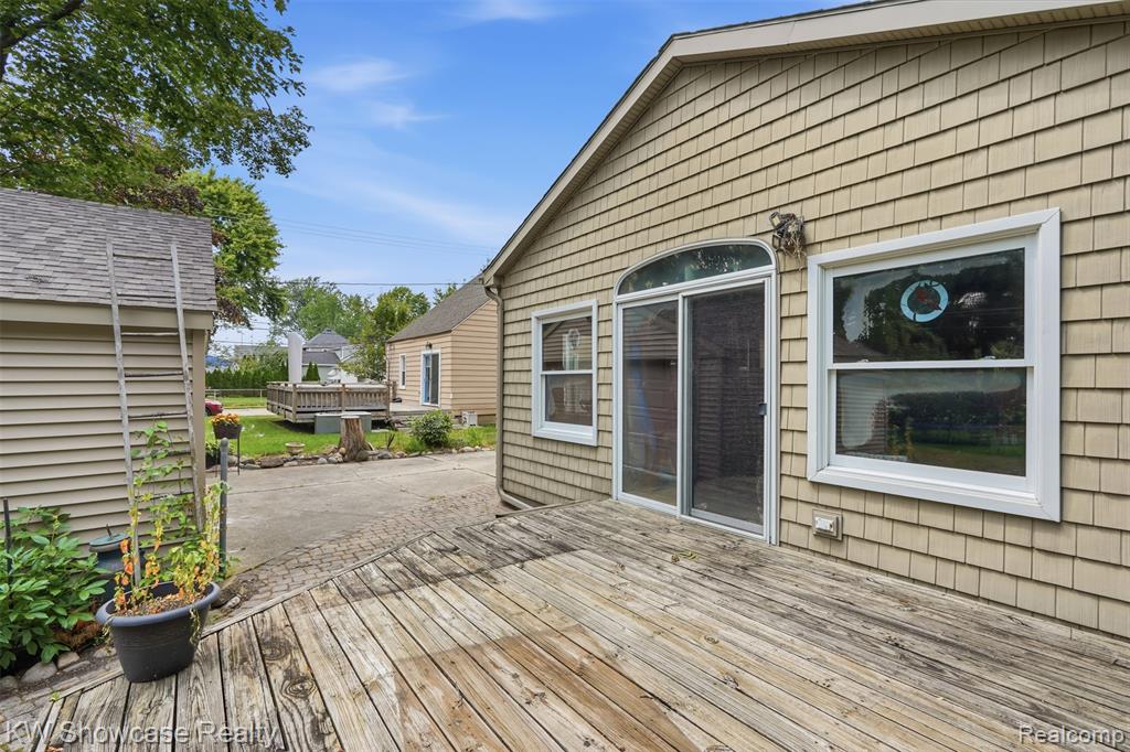 2071 Dorothea Road, Berkley, MI 48072 — Photo 32