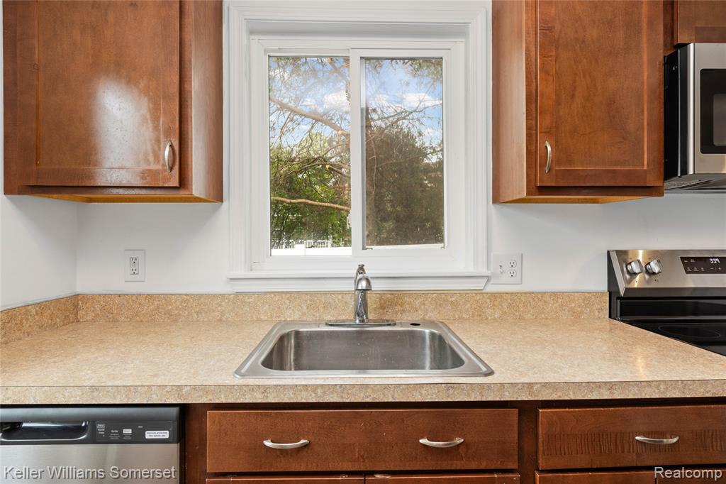 90 Tacoma Drive, Troy, MI 48084 — Photo 16