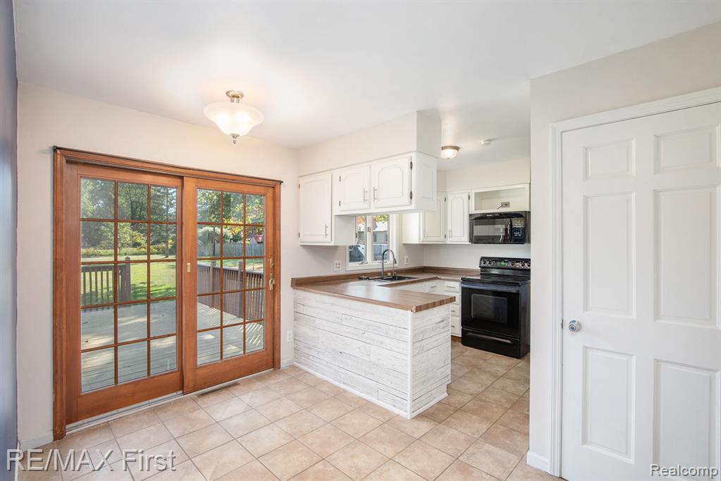 3196 Oakwood Drive, Port Huron, MI 48060 — Photo 5