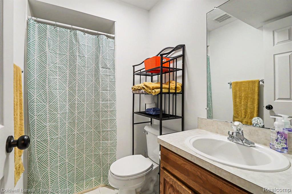47083 Auburn Court, Utica, MI 48317 — Photo 18