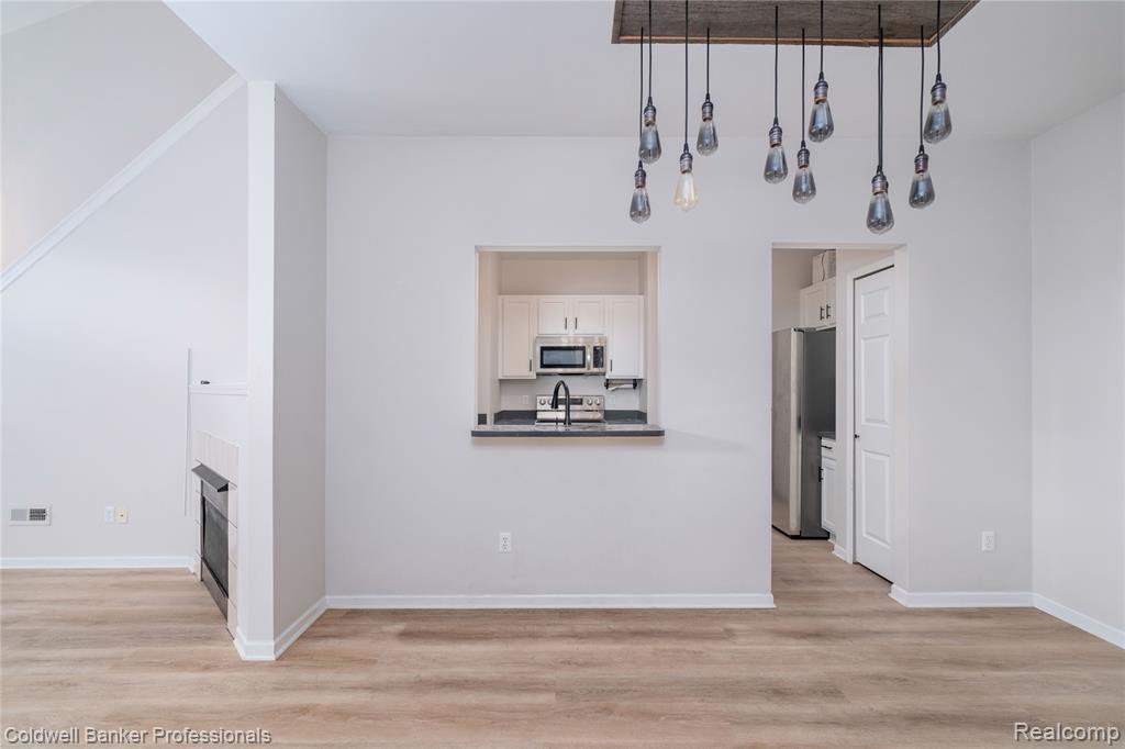 2104 Trailway Court, Commerce Twp, MI 48390 — Photo 11