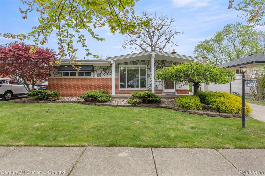 7484 N CHARLESWORTH Street, Dearborn Heights, MI 48127 — front exterior