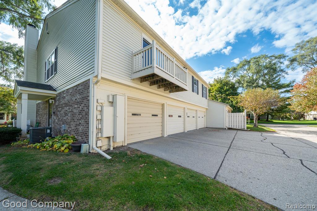 2068 Hidden Meadows Drive, unit D, Walled Lake, MI 48390 — Photo 26