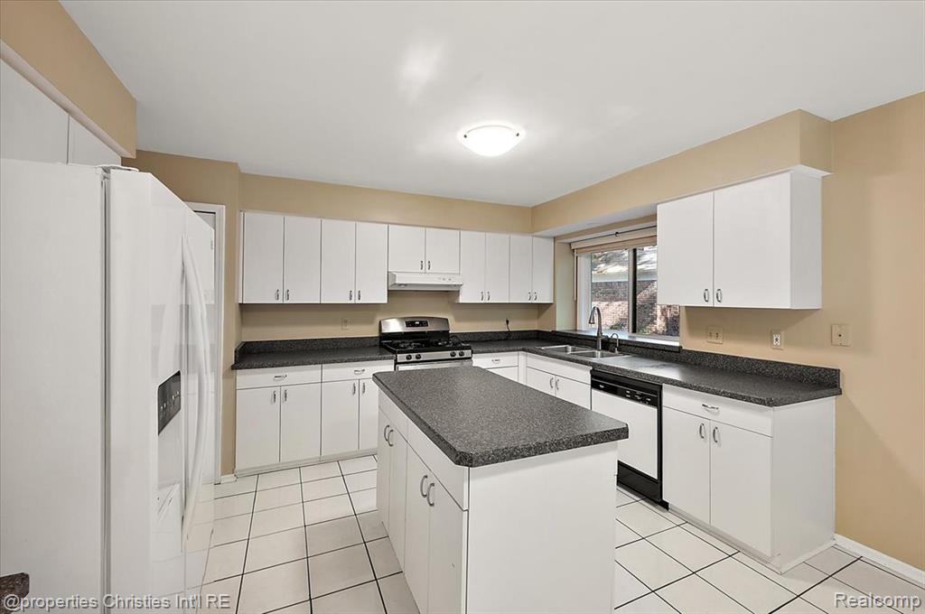 6835 High Ridge Road, West Bloomfield, MI 48324 — Photo 37