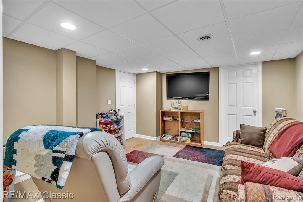 7842 BERWICK Drive, Ypsilanti, MI 48197 — Photo 43