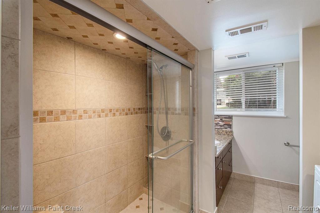7374 WOODRIDGE Road, West Bloomfield, MI — Photo 3