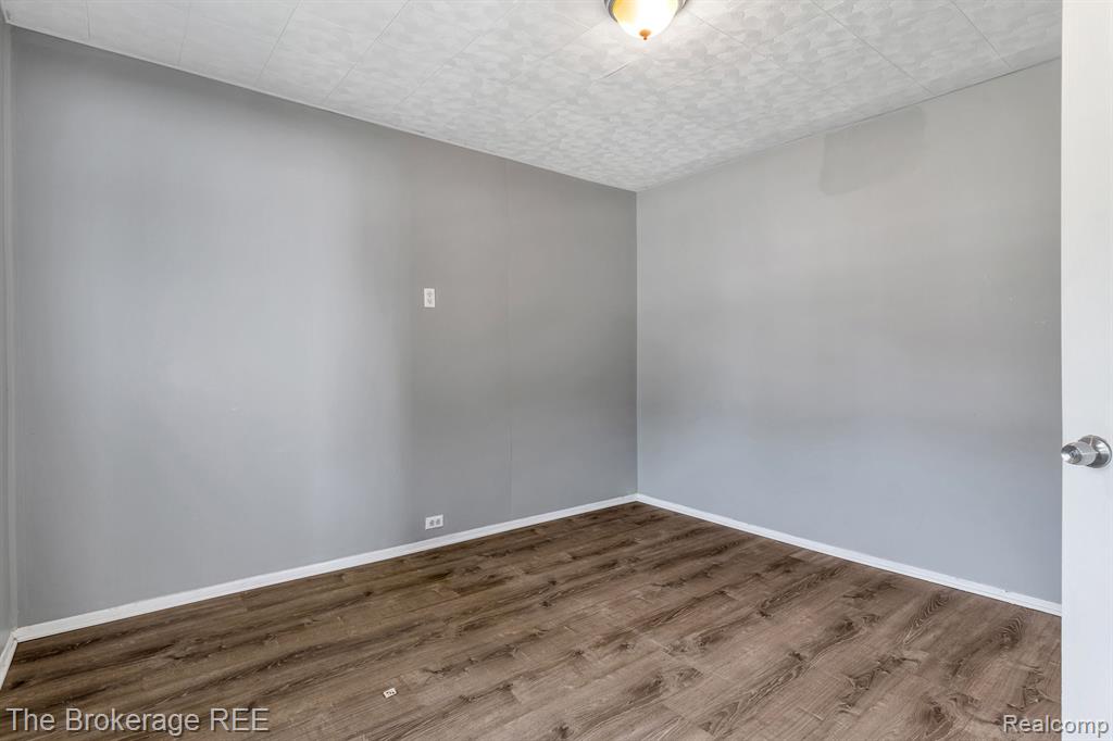 467 W MAXLOW Avenue, Hazel Park, MI 48030 — Photo 14