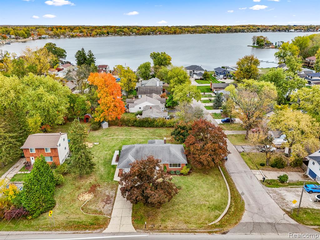 633 S Pontiac Trail, Walled Lake, MI 48390 — front exterior