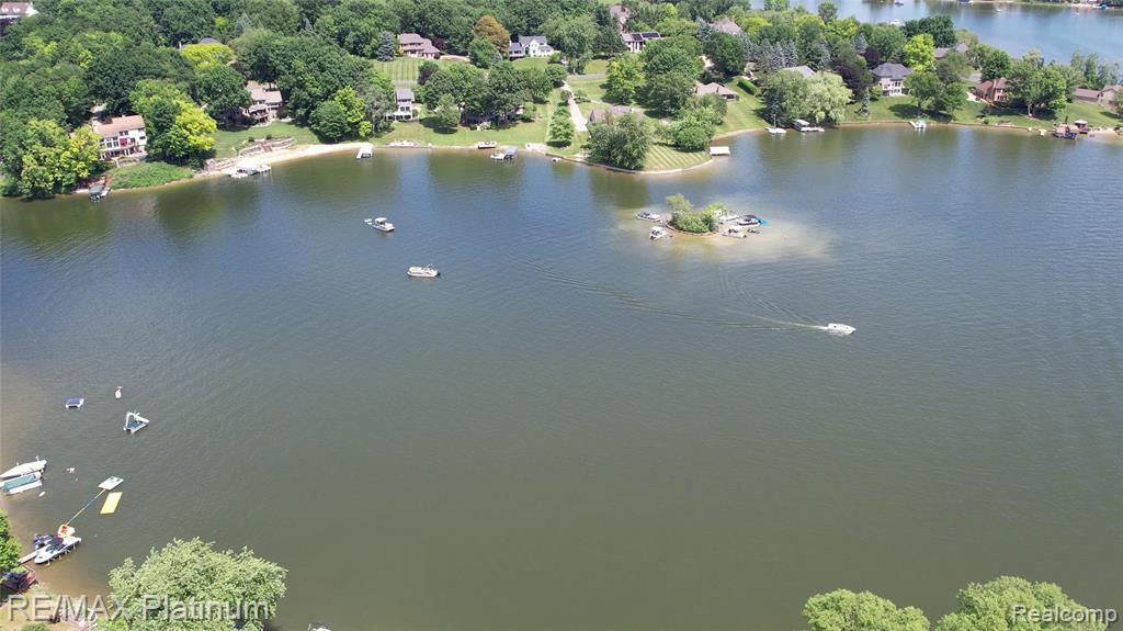 8342 ISLANDVIEW Court, Brighton, MI 48114 — Photo 57